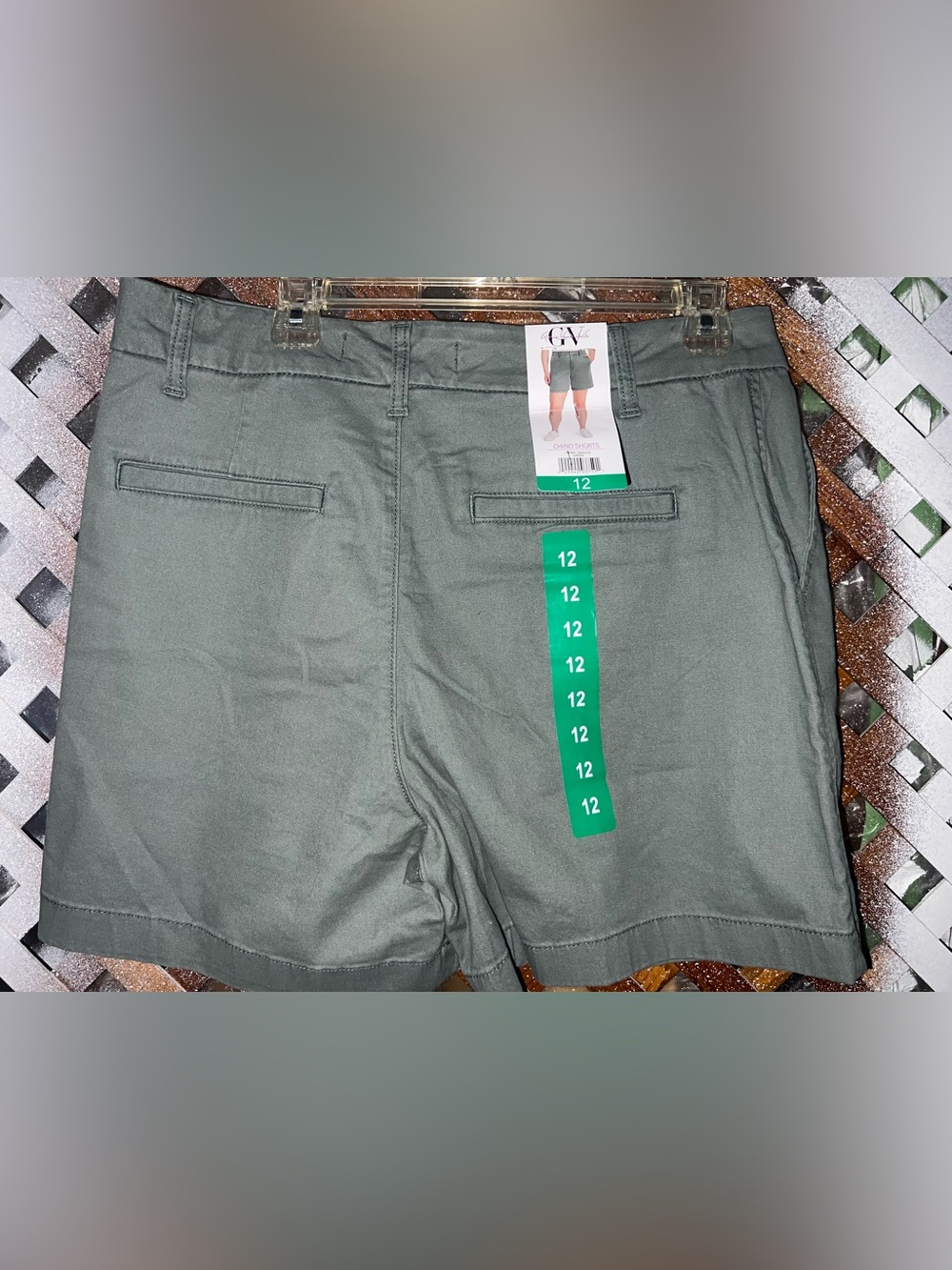 NWT Gloria Vanderbilt  women’s Olive Green Chino Shorts - Size 12